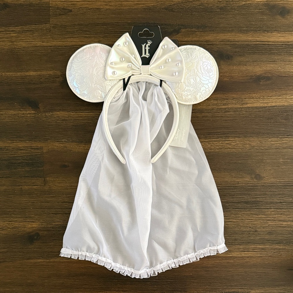 Loungefly Disney Minnie Mouse Bridal Wedding Veil Ear Headband NWT